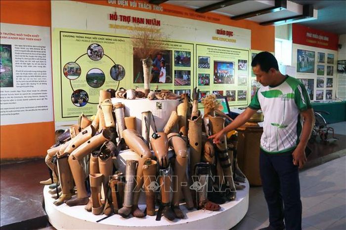 'Bảo tàng bom mìn' ở Quảng Trị nơi thường xuyên tổ chức các hoạt động nâng cao nhận thức và hiểu biết cho cộng đồng về phòng tránh bom mìn. Ảnh: Tường Vi/TTXVN