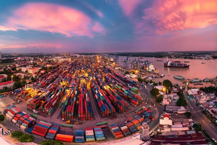 Bên cạnh việc tháo gỡ các điểm nghẽn hiện hữu, chuyên gia cũng đề nghị luật phải mở ra các động lực tăng trưởng mới cho thành phố: kinh tế biển, trung tâm logistics, khu thương mại tự do, cụm công nghệ cao... Ảnh: Lê Nguyên Huy
