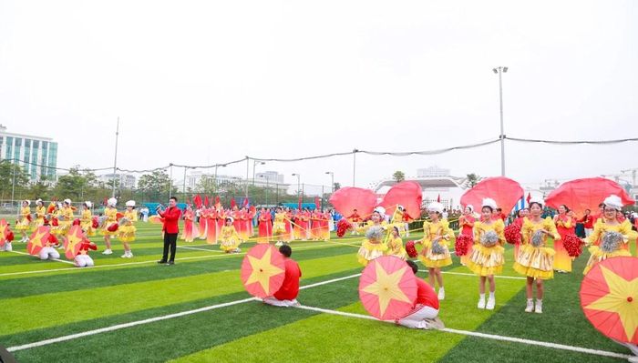 Chương trình văn nghệ tại lễ khai mạc.