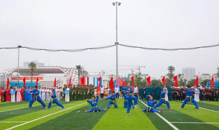 Các võ sinh Vovinam biểu diễn tại lễ khai mạc.