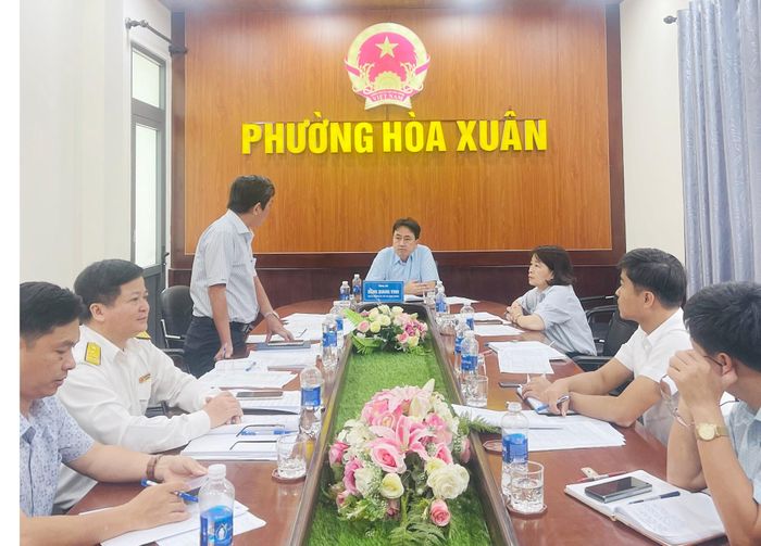 Thuế cơ sở 4 thành phố Đà Nẵng tổ chức họp triển khai nhiệm vụ, giải pháp thu ngân sách nhà nước năm 2026 trên địa bàn phường Hòa Xuân. Ảnh: HOÀI PHONG