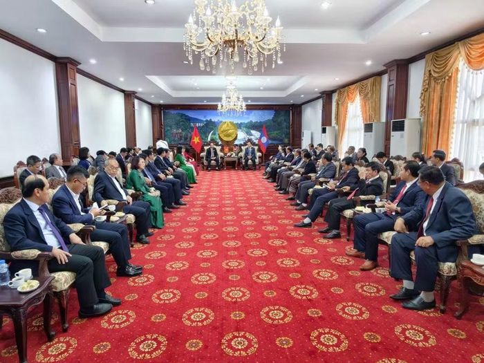 Đoàn đại biểu cấp cao tỉnh Gia Lai thăm, chúc Tết tỉnh Salavan. Ảnh: Dũng Nhân