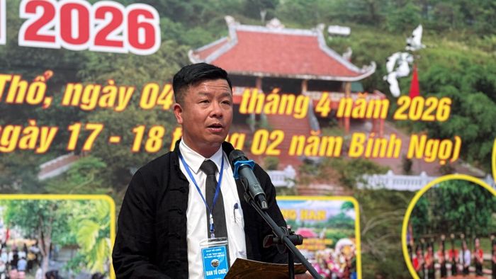 Đồng chí Trịnh Khắc Tấn - Ủy viên Ban Thường vụ Đảng ủy, Phó Chủ tịch UBND xã, Trưởng Ban tổ chức lễ hội phát biểu khai mạc lễ hội.