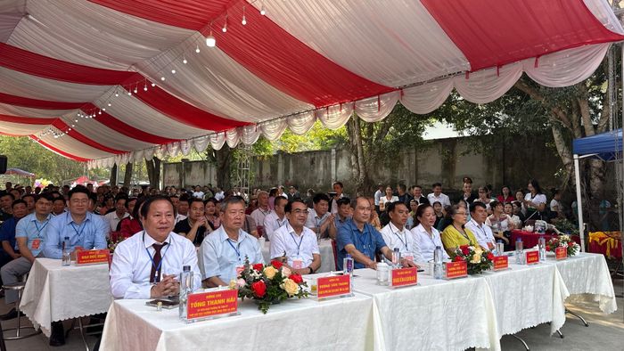 Đại biểu tham dự lễ khai mạc.