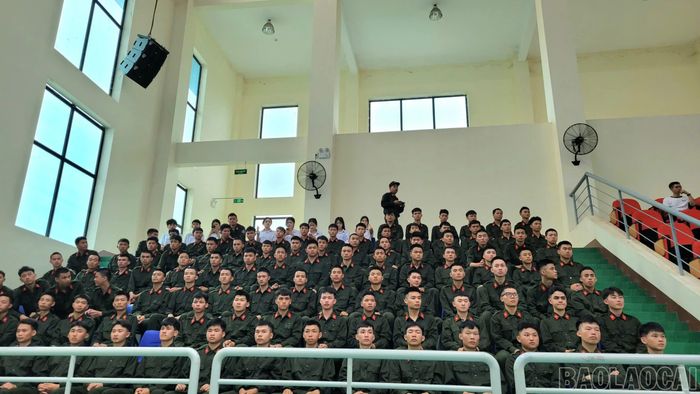 Giải đấu thu hút sự quan tâm cổ vũ của đông đảo khán giả.