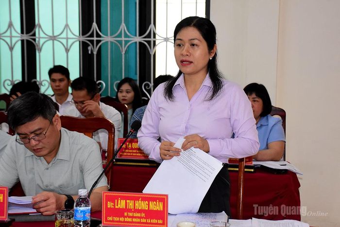 Bí thư Đảng ủy xã Kiên Đài báo cáo các nội dung làm việc với Đoàn kiểm tra, giám sát số 282 của Ban Thường vụ Tỉnh ủy.