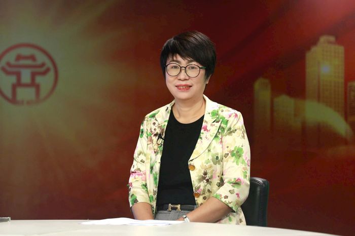 Bà Vũ Minh Huyền, Phó Trưởng phòng phụ trách phòng Xây dựng chính quyền, Sở Nội vụ thành phố Hà Nội tham gia Chương trình thời sự tối 4-4. Ảnh: Phạm Hùng