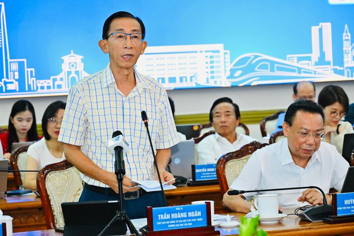  PGS-TS Trần Hoàng Ngân phát biểu tại hội thảo (ẢNH: VIỆT DŨNG) 