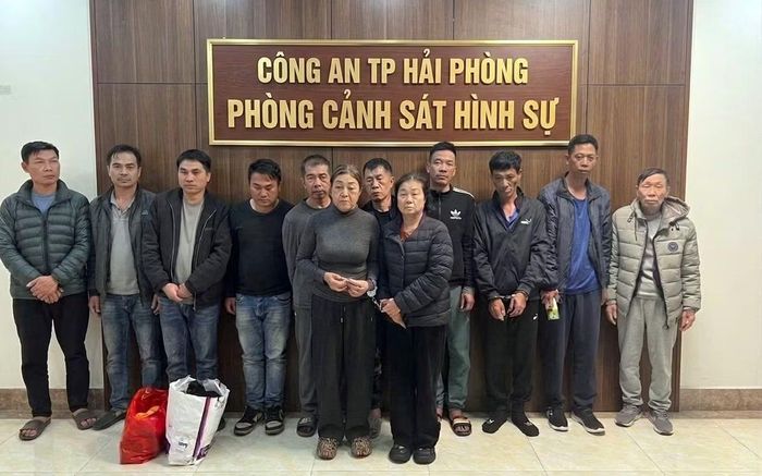 12 bị can trong vụ án.