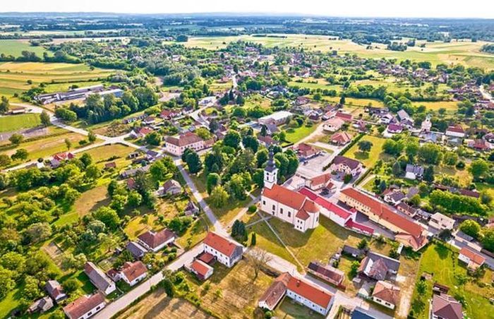 Croatia - Nhà giá rẻ để hồi sinh thị trấn. Ảnh: DM
