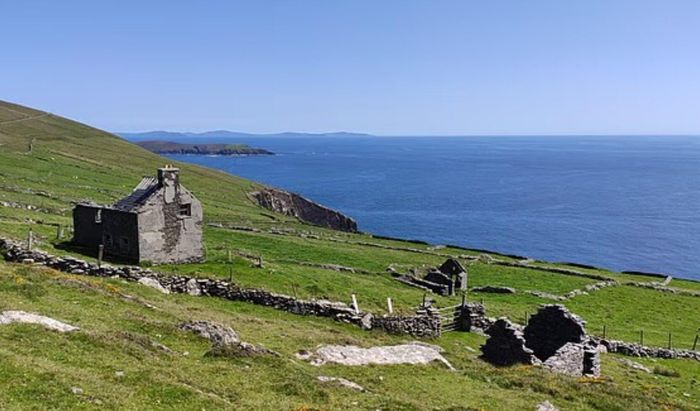 Ireland - Hỗ trợ cải tạo nhà trên đảo. Ảnh: DM