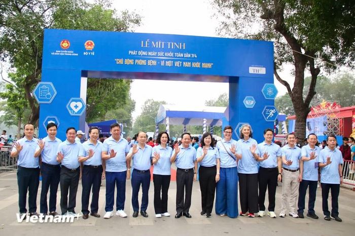 Sự kiện do Bộ Y tế phối hợp cùng Hội Thầy thuốc trẻ Việt Nam tổ chức nhằm hưởng ứng Ngày Sức khỏe toàn dân. (Ảnh: Bảo Ngọc/Vietnam+)