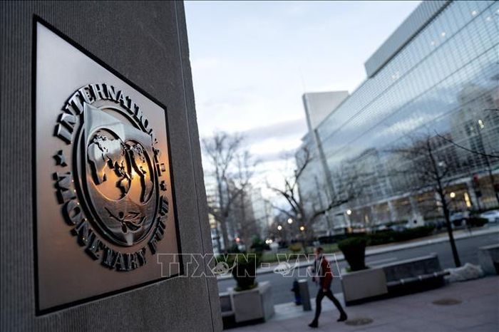 Biểu tượng của Quỹ Tiền tệ Quốc tế (IMF) tại Mỹ. Ảnh: AFP/TTXVN