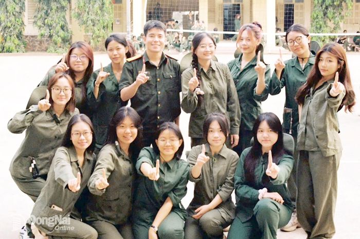 Ảnh sinh viên trong những ngày học quân sự quốc phòng (tháng 2-2026) do Võ Ngọc Sand Sand thực hiện từ máy Nikon FM, phim Kodak Color Plus 200.