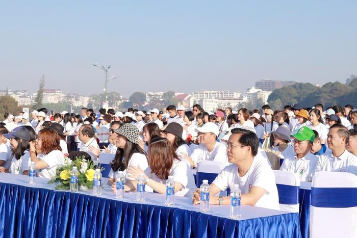 Đông đảo cán bộ, công chức, viên chức và người dân tham dự Lễ Mít tinh