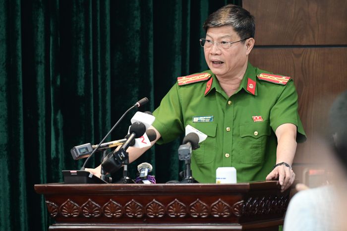 Đại tá Chu An Thanh, Trưởng phòng Cảnh sát kinh tế, Công an TP Hà Nội thông tin về vụ án xảy ra tại Bảo Tín Minh Châu. Ảnh: ĐỖ TRUNG 
