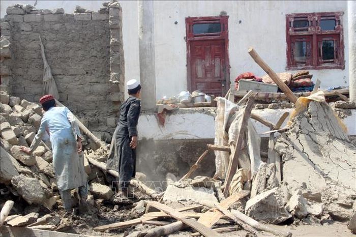 Ngôi nhà bị phá hủy do lũ lụt tại Nangarhar, Afghanistan. Ảnh: THX/TTXVN