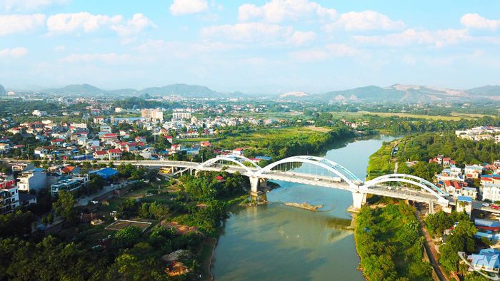 Dự án xây dựng tuyến đê Hữu Cầu đoạn từ cầu Cao Ngạn đến đập Thác Huống có tổng kinh phí dự kiến khoảng 7.610 tỷ đồng.