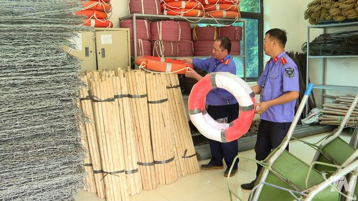Kho vật tư phòng, chống bão lũ của các đơn vị chức năng được chuẩn bị đầy đủ, sẵn sàng phục vụ công tác ứng phó với thiên tai.