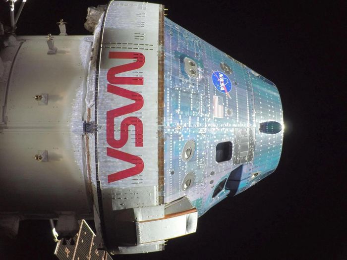 Tàu Orion di chuyển trong không gian. (Ảnh: NASA)