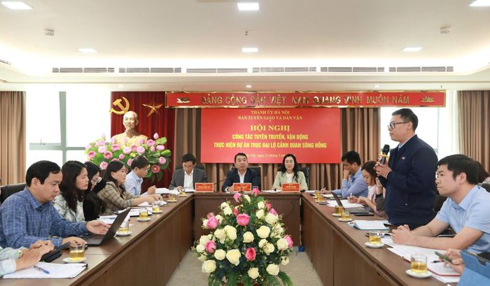 Hội nghị triển khai công tác tuyên truyền, vận động thực hiện Dự án trục đại lộ cảnh quan sông Hồng. Ảnh: Hương Ly