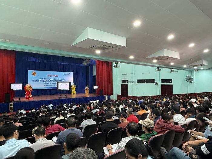  Đông đảo hộ kinh doanh, cá nhân kinh doanh tham dự hội nghị sáng 7-4. Ảnh: QH 