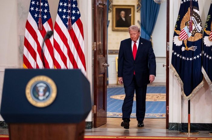 Tổng thống Mỹ Donald Trump dọa tấn công các cơ sở hạ tầng dân sự quan trọng của Iran. Ảnh: New York Times.