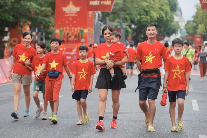 Mỗi người hãy tự lựa chọn cho mình một môn thể thao phù hợp và thường xuyên tập luyện để nâng cao sức khỏe