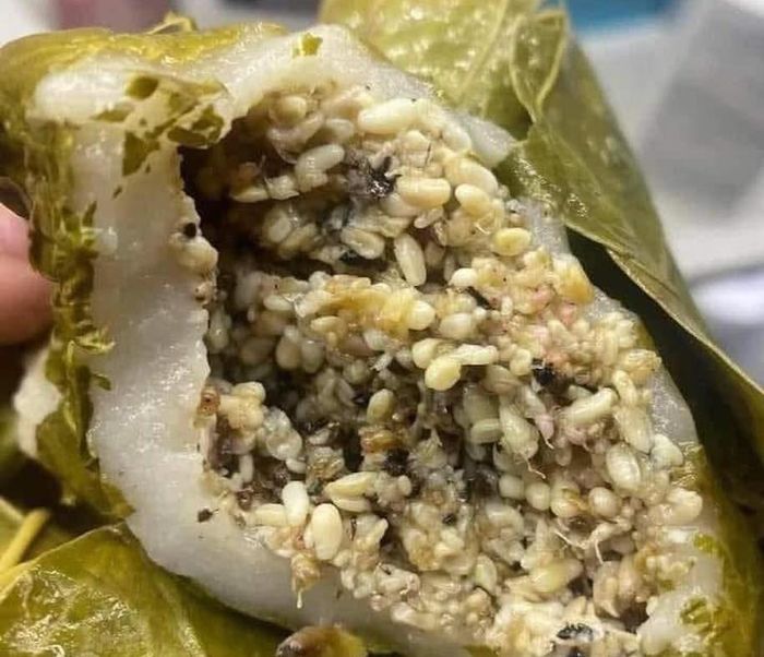 Bánh trứng kiến - món ăn lạ miệng. Ảnh: Hạnh Đỗ