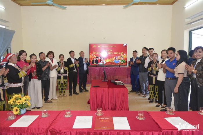 Lễ ra mắt mô hình Thôn số tại Suối Chải. Ảnh: Trọng Bảo
