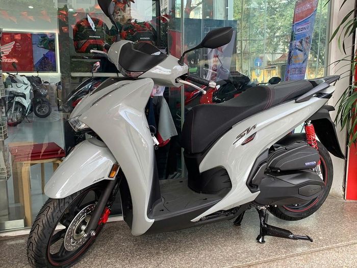 Dòng SH 125-160i cũng ghi nhận mức giảm giá mạnh. Ảnh: Y Nhụy.