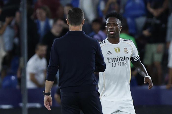Vinicius thừa nhận không kết nối được với những yêu cầu của Alonso. Ảnh: EFE