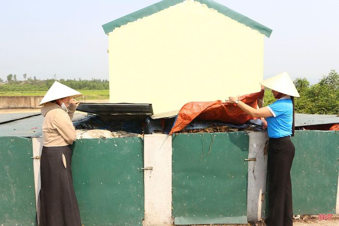 Mô hình xử lý rác hữu cơ thành phân bón vi sinh của chị em phụ nữ xã Kỳ Xuân.