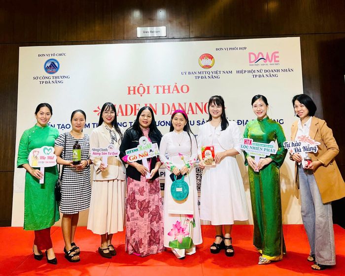 Các hợp tác xã tham dự "Hội thảo Madein Đà Nẵng". Ảnh: VĂN TÍNH