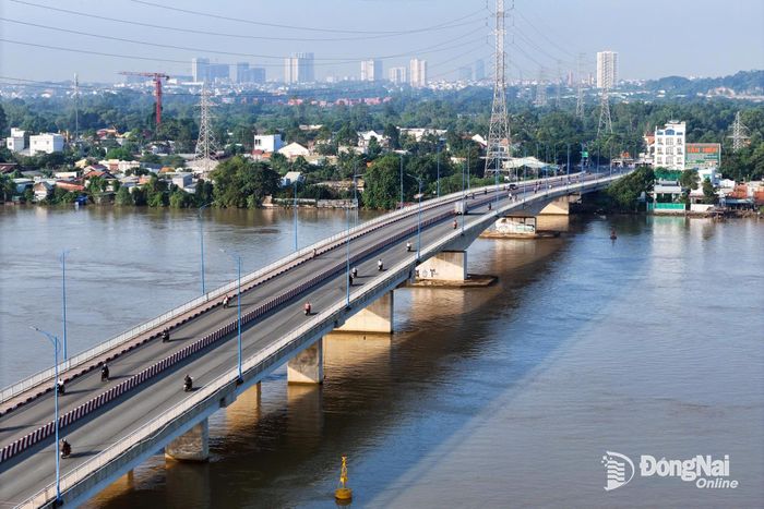 Cầu Bửu Hòa kết nối đôi bờ sông Đồng Nai (phường Trấn Biên và phường Biên Hòa). Ảnh: Công Nghĩa