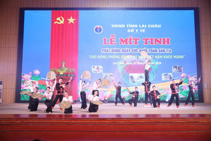 Tiết mục múa tại Lễ Mít tinh phát động Ngày Sức khỏe toàn dân.
