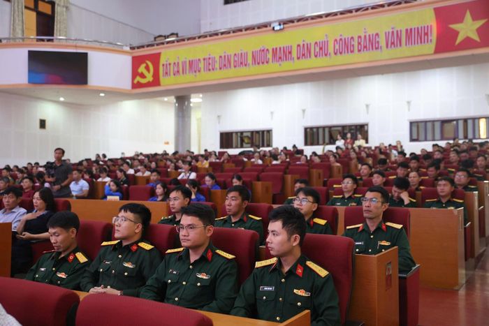 Cán bộ, chiến sĩ Bộ đội Biên phòng Lai Châu tham dự Lễ mít tinh phát động Ngày Sức khỏe toàn dân.
