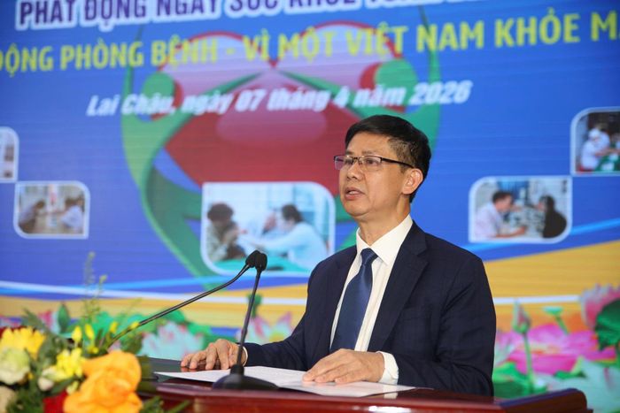 Thầy thuốc ưu tú, Bác sĩ CKII Bùi Tiến Thanh - Giám đốc Sở Y tế phát biểu tại lễ mít tinh.