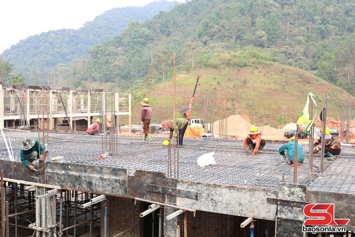 Các đơn vị thi công hạng mục khối lớp học tại Trường Phổ thông nội trú liên cấp Tiểu học - THCS xã Lóng Sập.