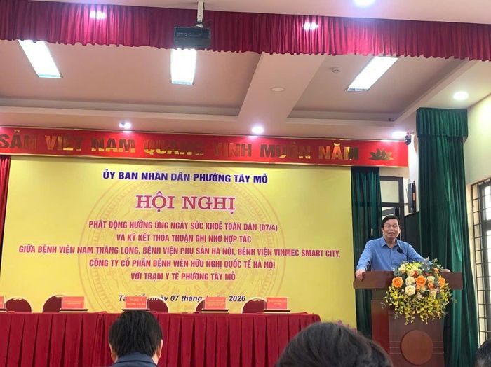 Phó Giám đốc Sở Y tế Hà Nội Trần Văn Chung phát biểu tại hội nghị. Ảnh: PV