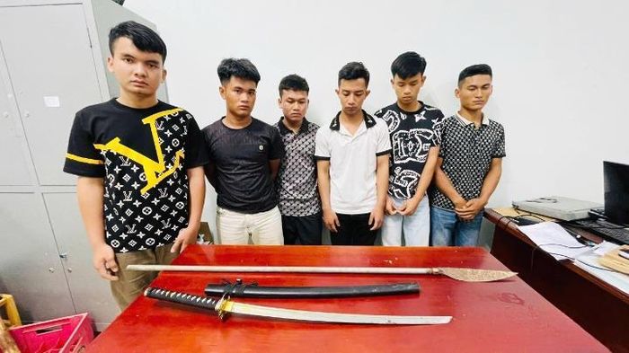 Các đối tượng và hung khí gây án.
