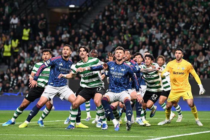 Arsenal luôn tỏ ra nguy hiểm trong các tình huống dàn xếp đá phạt