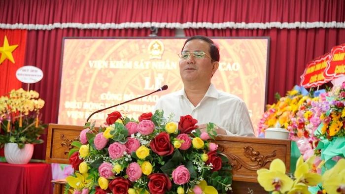  Đồng chí Trần Văn Huyến, Phó Bí thư Thành ủy Cần Thơ phát biểu.