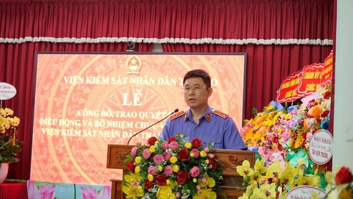 Đồng chí Nguyễn Đức Thái, Ủy viên Ban Thường vụ Đảng ủy, Phó Viện trưởng VKSND tối cao đã trao Quyết định điều động, bổ nhiệm và phát biểu giao nhiệm vụ cho đồng chí Phạm Xuân Minh.