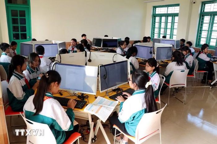 Lớp học thông minh tại Trường THCS Giao Phong, xã Giao Ninh (Ninh Bình). (Ảnh: Nguyễn Lành/TTXVN)