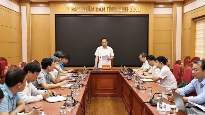 Lãnh đạo UBND tỉnh Ninh Bình làm việc với các Sở, ngành về phát triển khoa học công nghệ, đổi mới sáng tạo và chuyển đổi số ngày 2/4. (Nguồn: Cổng thông tin điện tử tỉnh Ninh Bình)