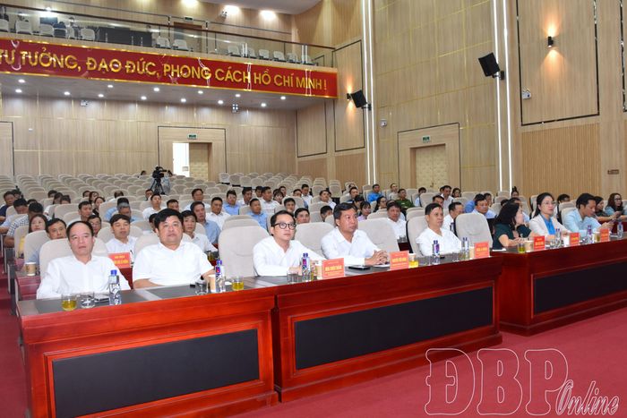 Đại biểu dự hội nghị.