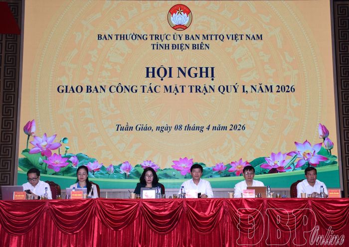 Đoàn chủ trì hội nghị.