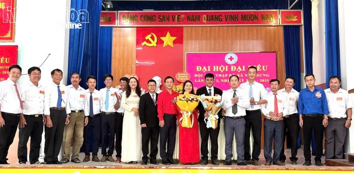 Ban Chấp hành Hội Chữ thập đỏ xã Vạn Hưng nhiệm kỳ 2026 - 2031 ra mắt đại hội.
