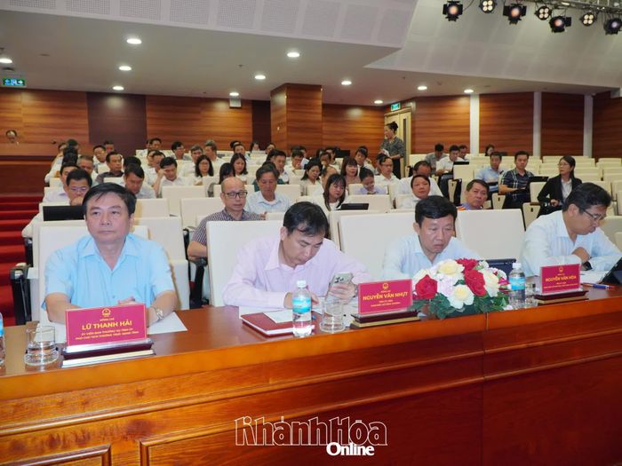 Các đại biểu dự họp.